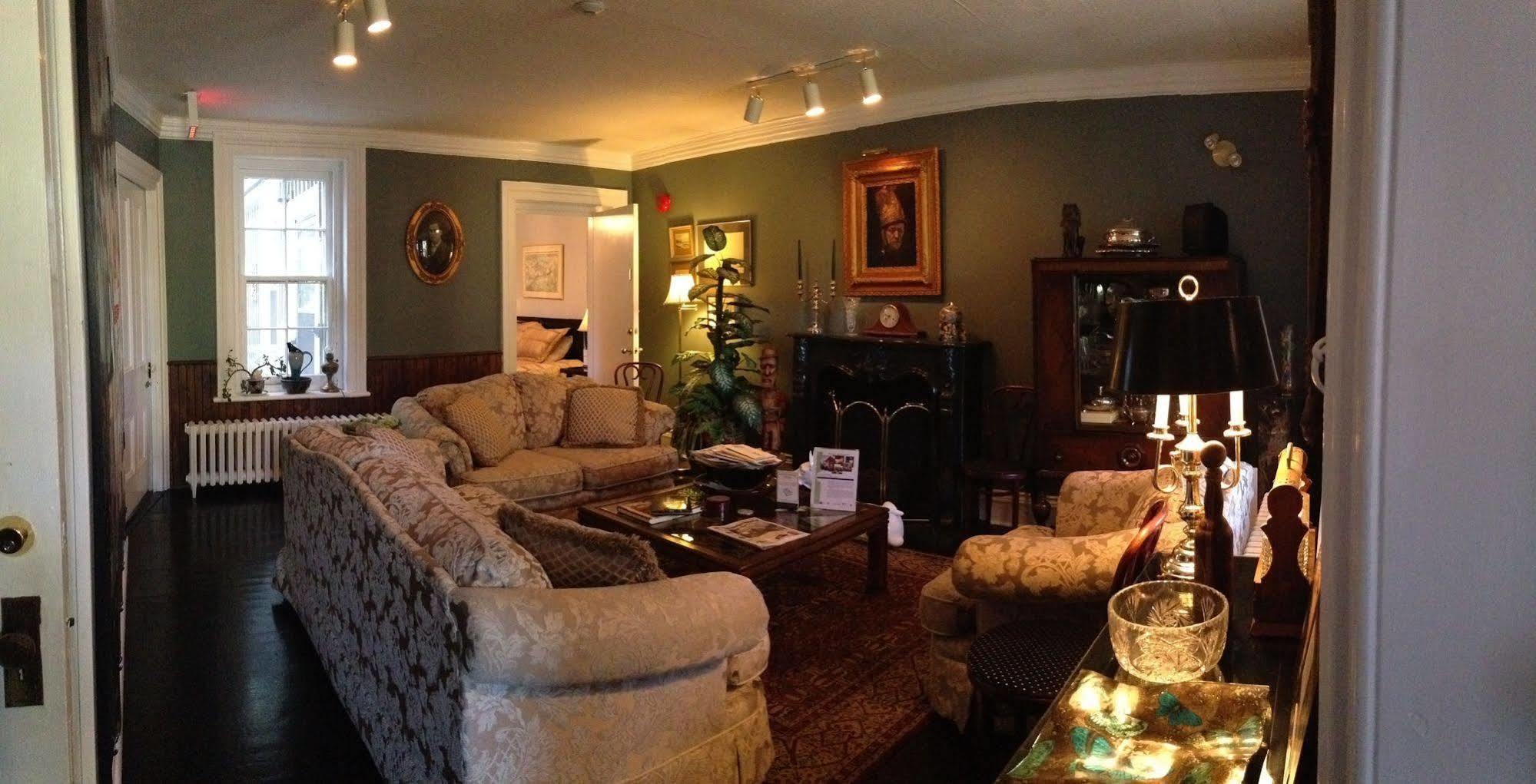Trinity House Inn Gananoque Eksteriør billede