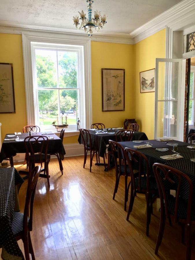 Trinity House Inn Gananoque Eksteriør billede